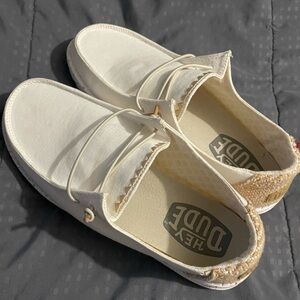NEW Hey Dude Women’s Wendy Pattern White Shoes Size 8 NWOT